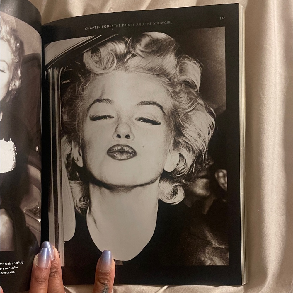 Marilyn Monroe Photographic History Book — Black & Cream Cover - Picture 6 of 6